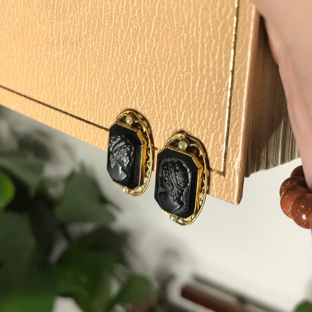 Vintage Black Glass Cameo Gold Filigree Clip-On Earrings